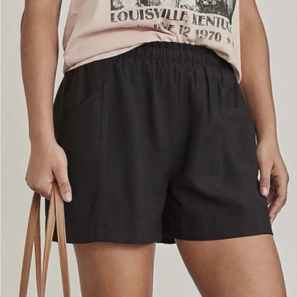 Elizabeth and James Black Lyocell Paper Bag Waist Shorts Womens Medium